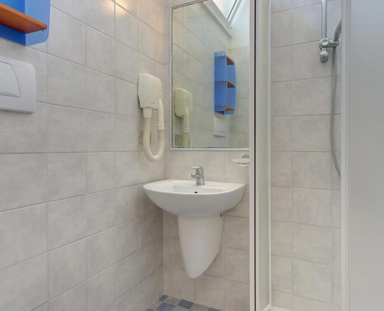 רימיני Hotel Nella