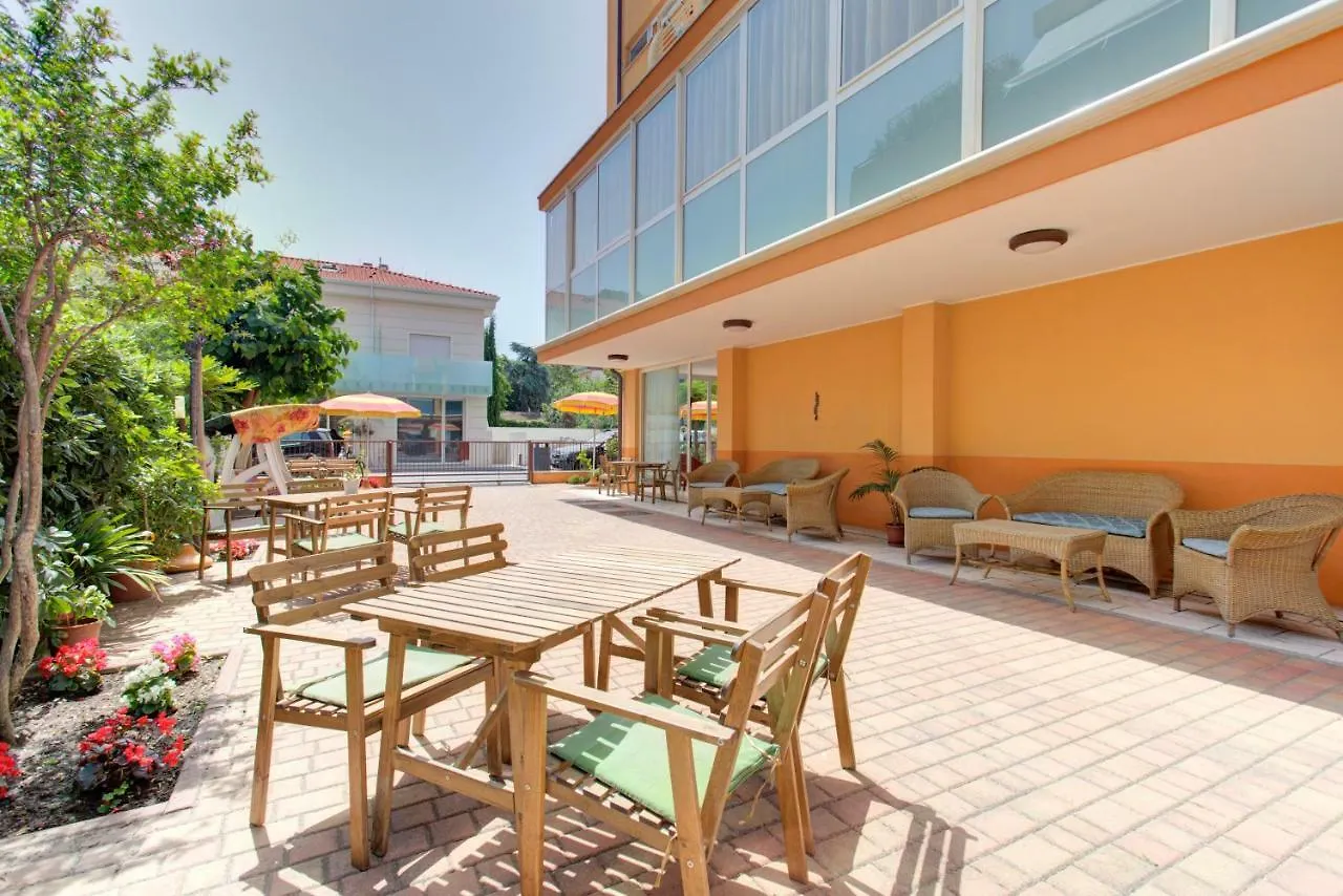 Hotel Nella Rimini